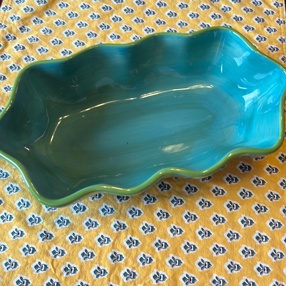 SL@H Gail Pittman Provence collection scalloped 11’’ serving bowl EUC